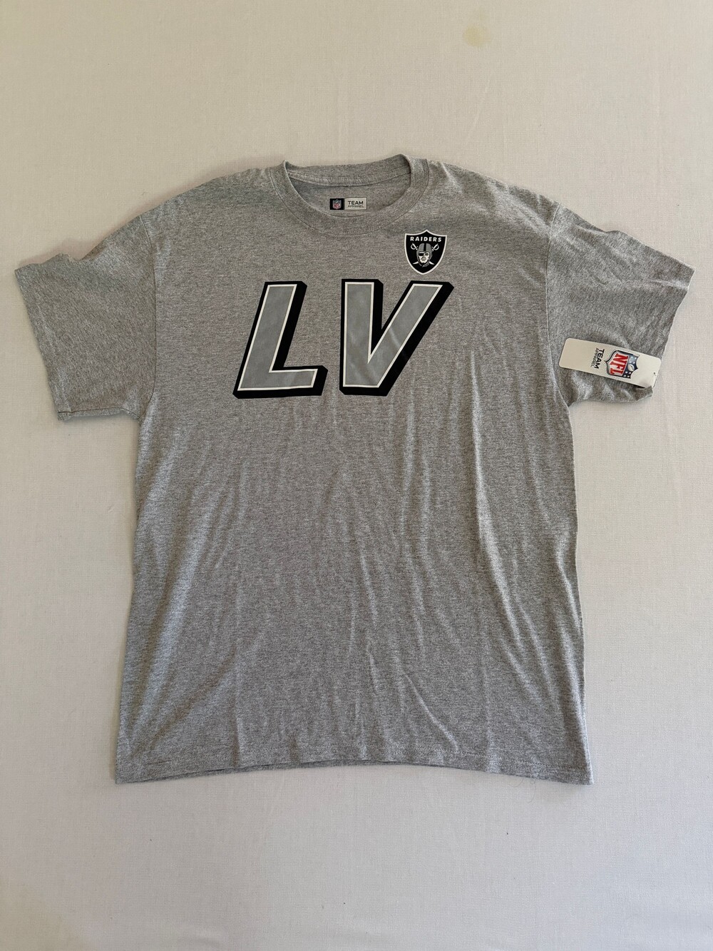 NFL Team Apparel Las Vegas Raiders Grey LV Large T-Shirt 0392